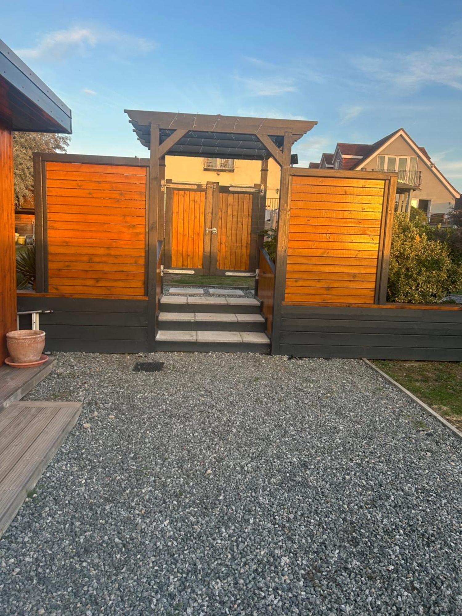 Me Old Abode Entire Garden Cabin Near The Sea 헌베이 외부 사진